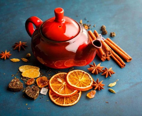 Teapot with dry tea